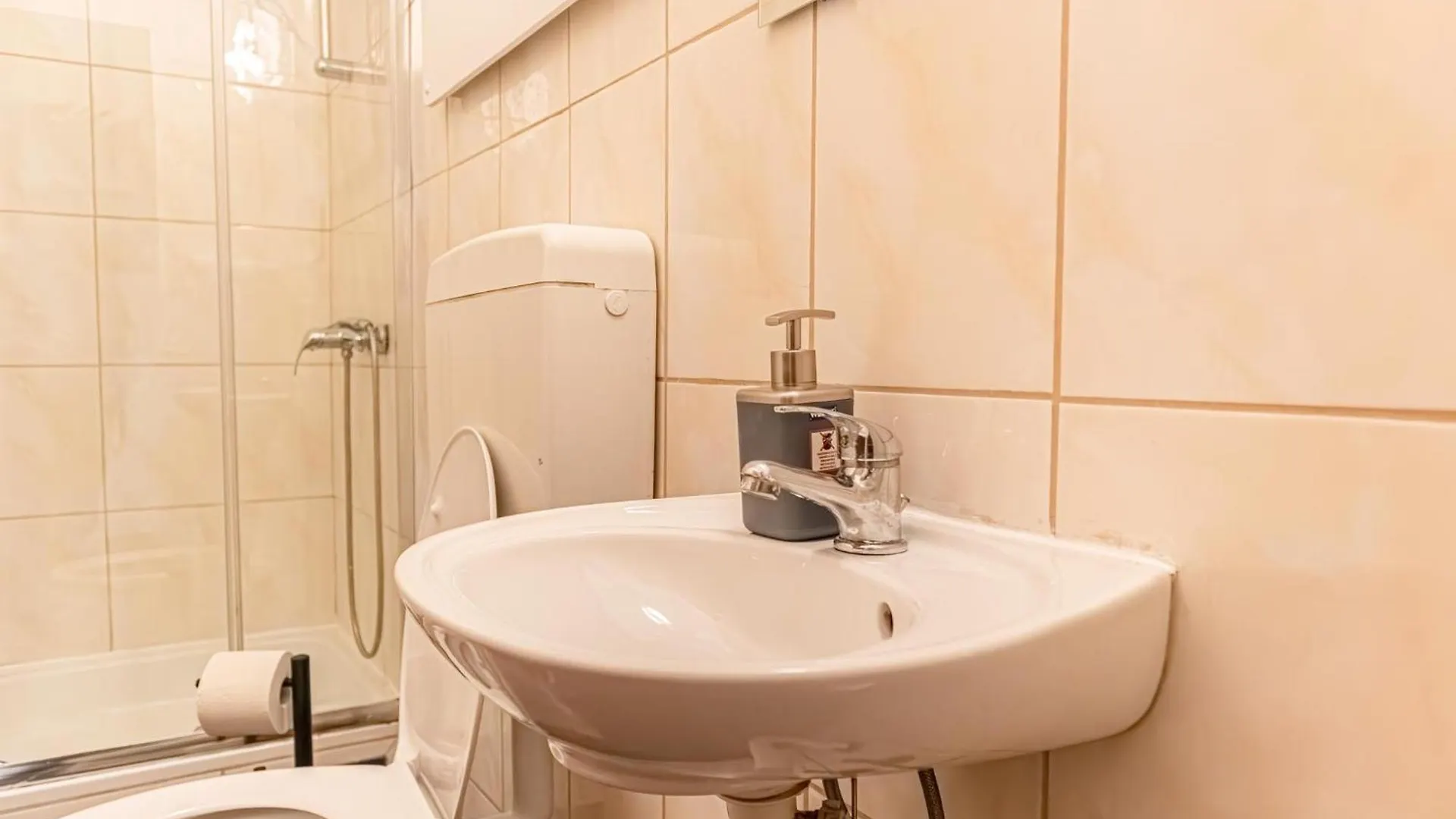 Economy City Living 1Br Apt In Great Location Vienna Apartment
